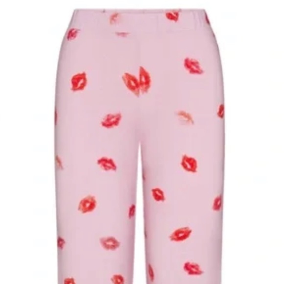 SKIMS SLEEP STRAIGHT LEG PANT/ VALENTINES - Picture 1 of 1